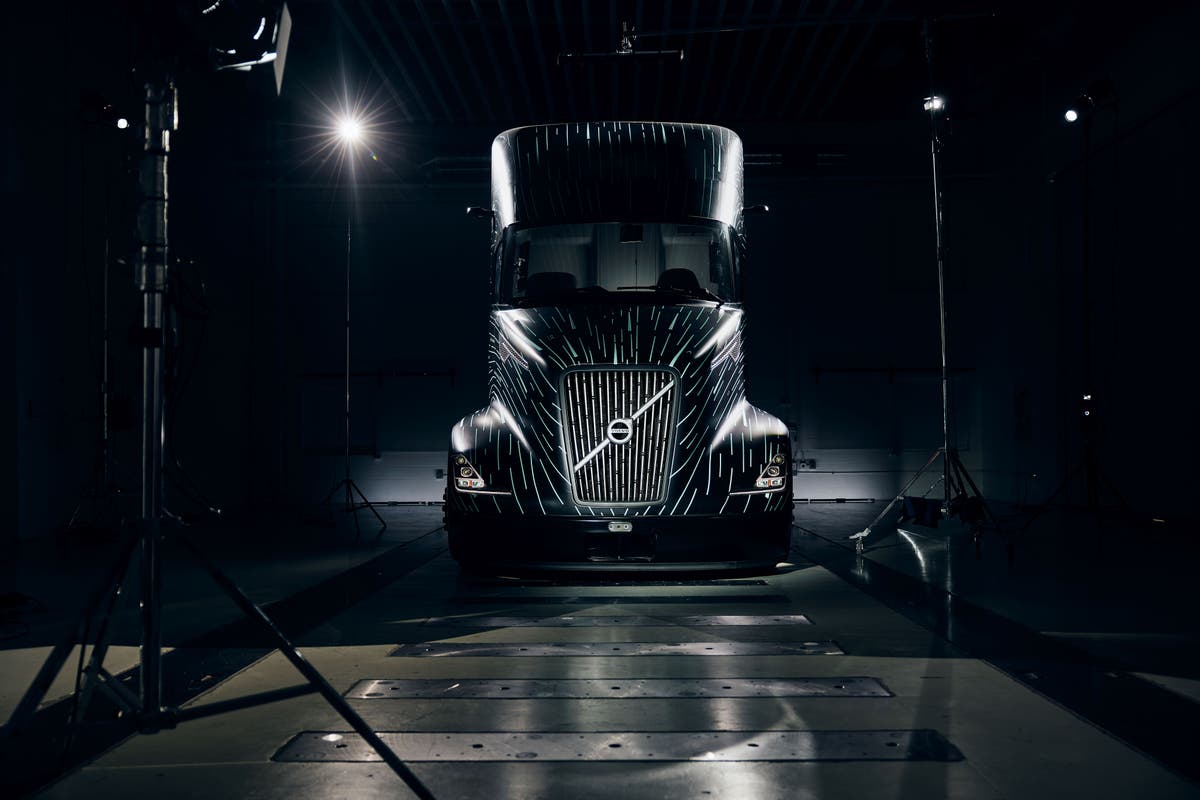 Volvo Trucks Showcasing SuperTruck 2 and New Connectivity Services at