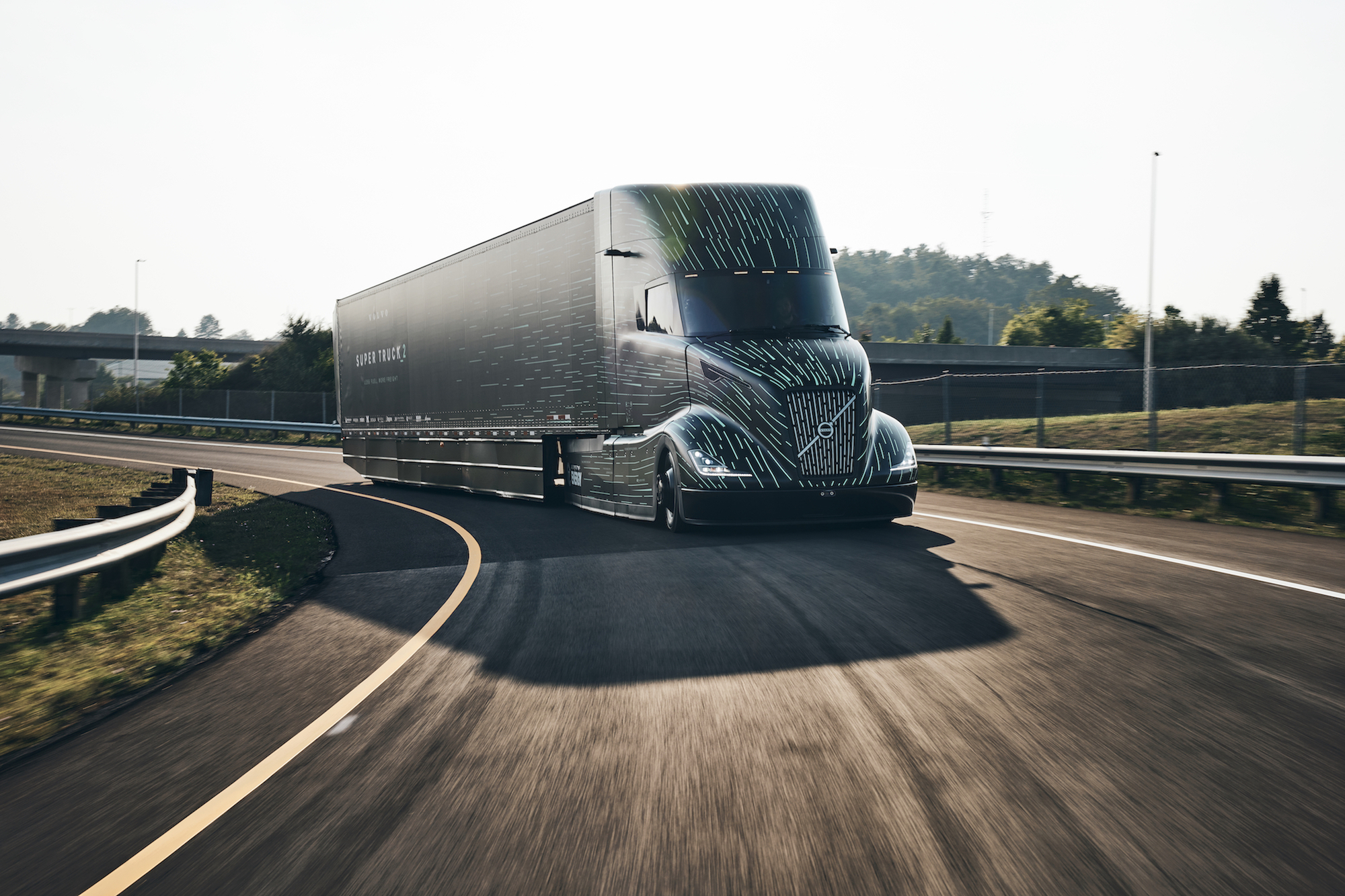 https://www.volvotrucks.us/news-and-stories/press-releases/2023/october/volvo-trucks-supertruck-exceeds-freight-efficiency-goals-with-focus-on-aerodynamics-and-advanced-engineering/media_131988e684b58e6da24fc3166fb407320d484d813.jpeg