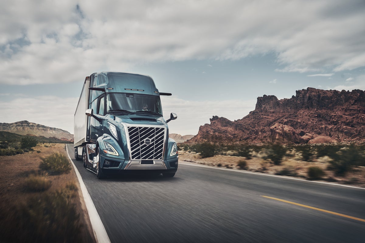 Volvo VNL tractor for dry van freight
