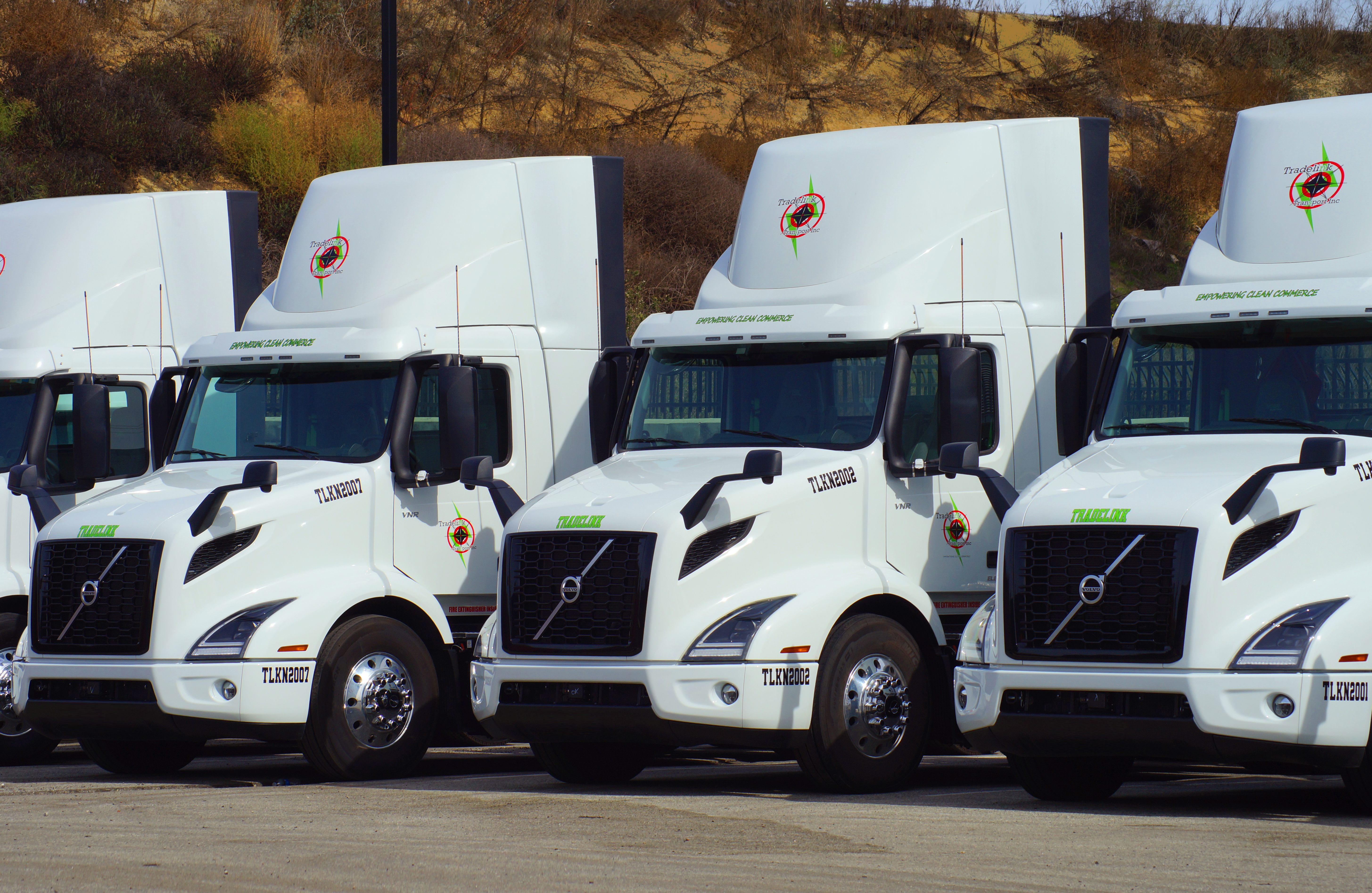 Tradelink Transport Deploys 15 Volvo VNR Electric Trucks for