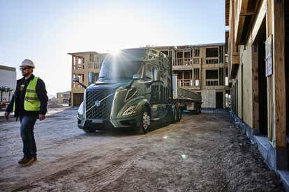 Volvo Trucks enables software updates without interrupting operations Volvo Trucks enables software updates without interrupting operations