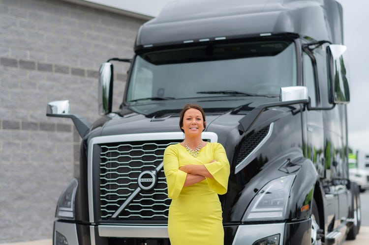 https://www.volvotrucks.us/news-and-stories/volvo-trucks-magazine/the-time-for-women-in-trucking-is-now/media_19dfe6bbd06127f9cf9f2617498822c8318d4d5a4.jpeg?width=750&format=jpeg&optimize=medium