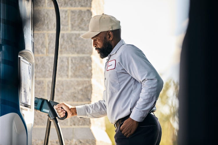A service expert performing battery monitoring.