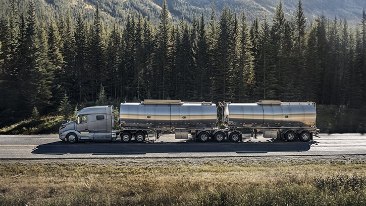 Volvo Semi With Huge Sleeper Section Packs Full Kitchen And A Bathroom